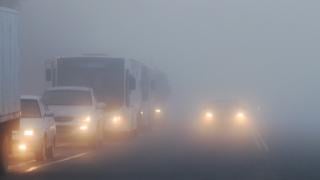 Как да управлявате безопасно автомобила си в мъгла