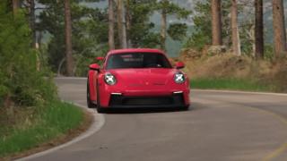 Планински завои и ясен звук на мощния двигател: Впечатляващо ВИДЕО с Porsche 911 GT3