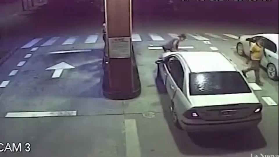 Съботна подборка от зрелищни ВИДЕА: На бензиностанция експлодира кола, натъпкана с кокаин