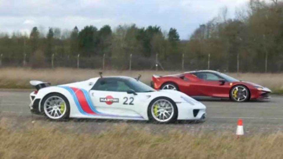 Вижте драг дуела на спортните автомобили Porsche 918 Spyder и Ferrari SF90 ВИДЕО