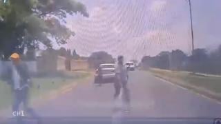 Зрелищни ВИДЕА: Бързата реакция на шофьор го спаси от въоръжени бандити