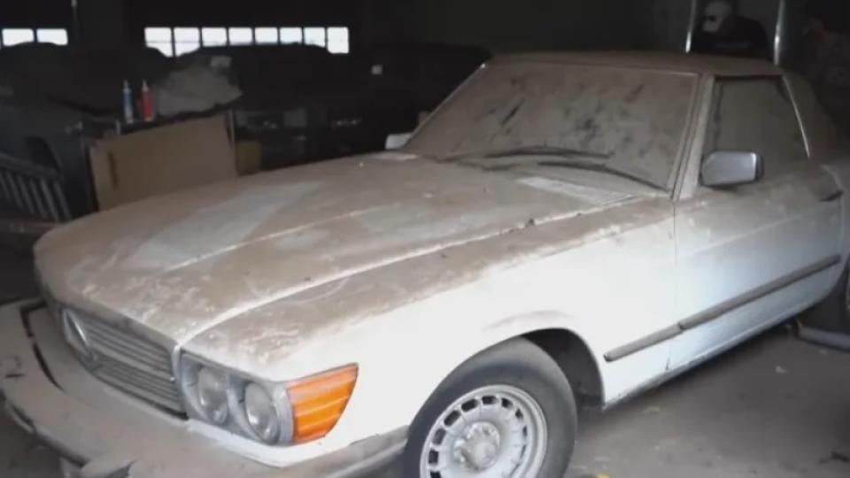 Измиха за първи път от 20 г. забравен в гаража Mercedes ВИДЕО