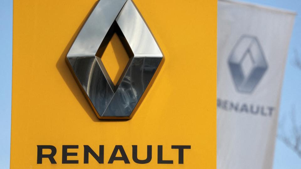 Това не е Duster: Renault изненада с нов евтин кросоувър СНИМКА