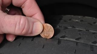 В ЕС изтрещяха: Нови правила за гумите - ако са износени, може да не ги сменяте