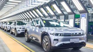 Китайците пуснаха в производство евтин „автомобил на бъдещето“ СНИМКА