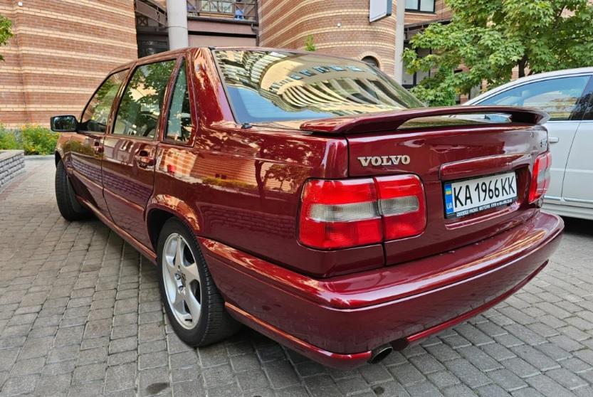 Откриха спортна кола Volvo от 1997 г. в идеално състояние СНИМКИ