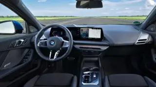 Най-достъпният модел на BMW показа дизайн на Kia СНИМКИ