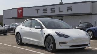 Tesla поряза феновете си, които не са богати