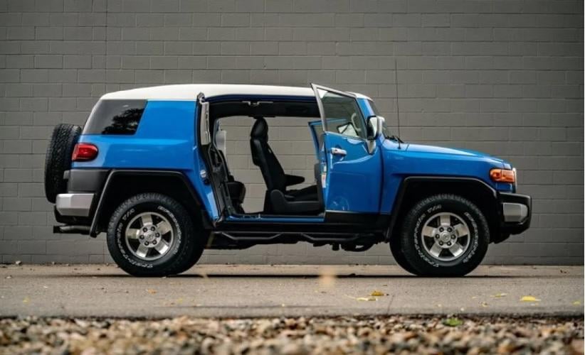 Откриха кросоувър Toyota FJ Cruiser от 2008 г. в перфектно състояние СНИМКИ