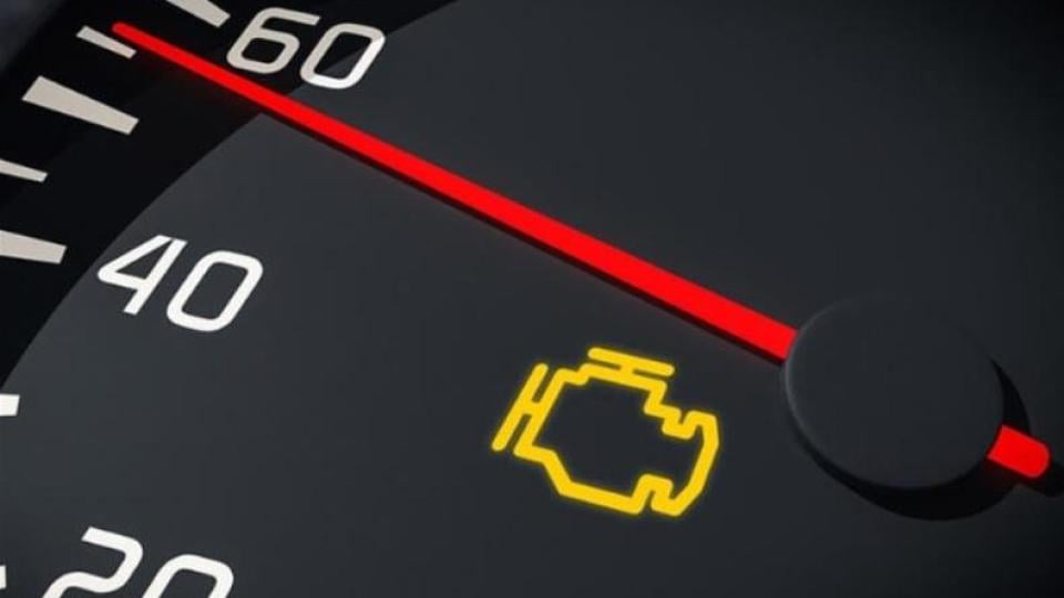 След смяна на маслото светва индикаторът Check Engine: Защо се случва това