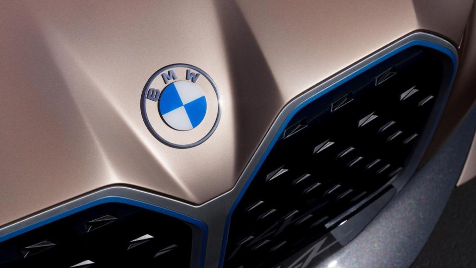 BMW показва ранни СКИЦИ на 5-Series E39: Дизайнът е изцяло различен