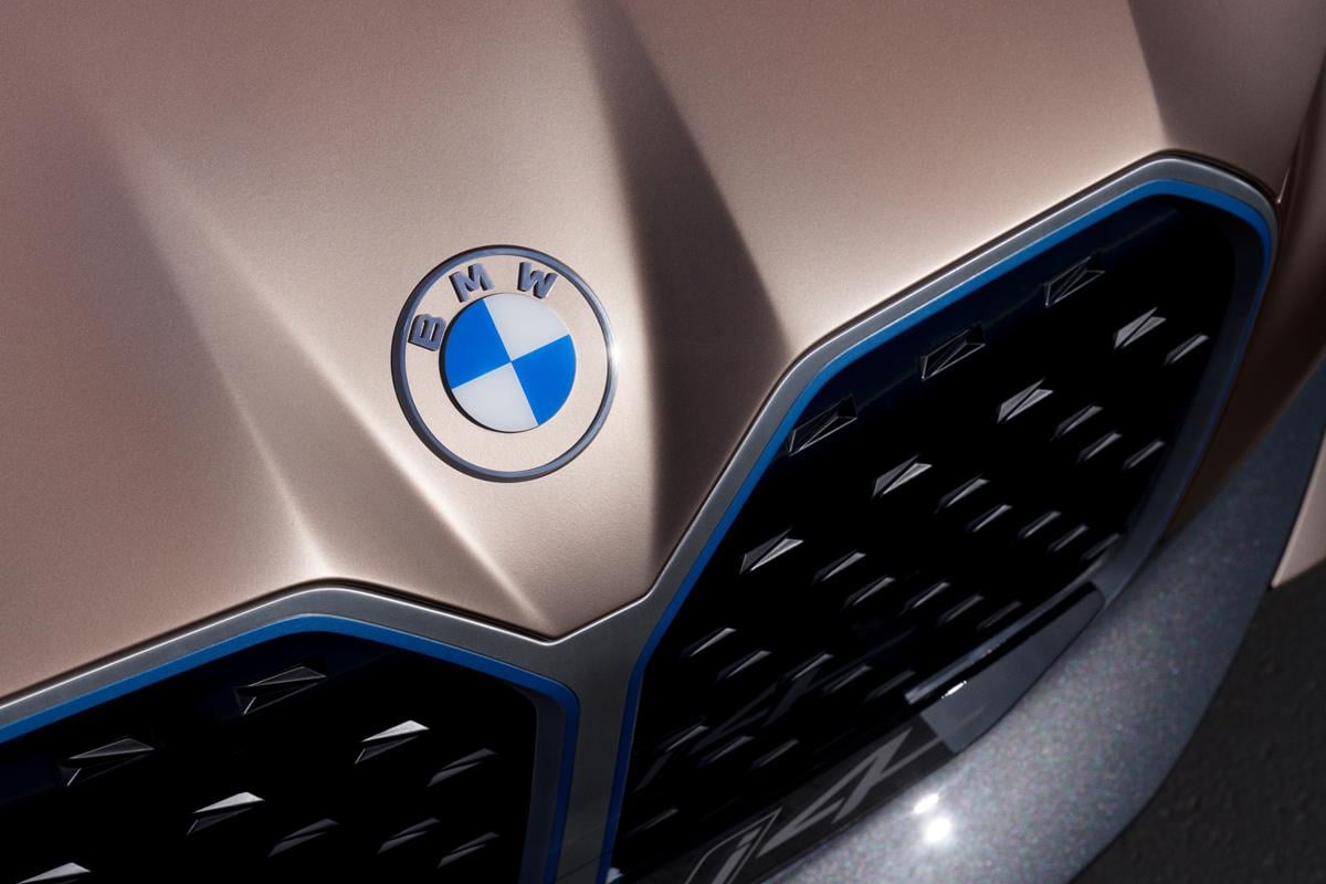 BMW показва ранни СКИЦИ на 5-Series E39: Дизайнът е изцяло различен