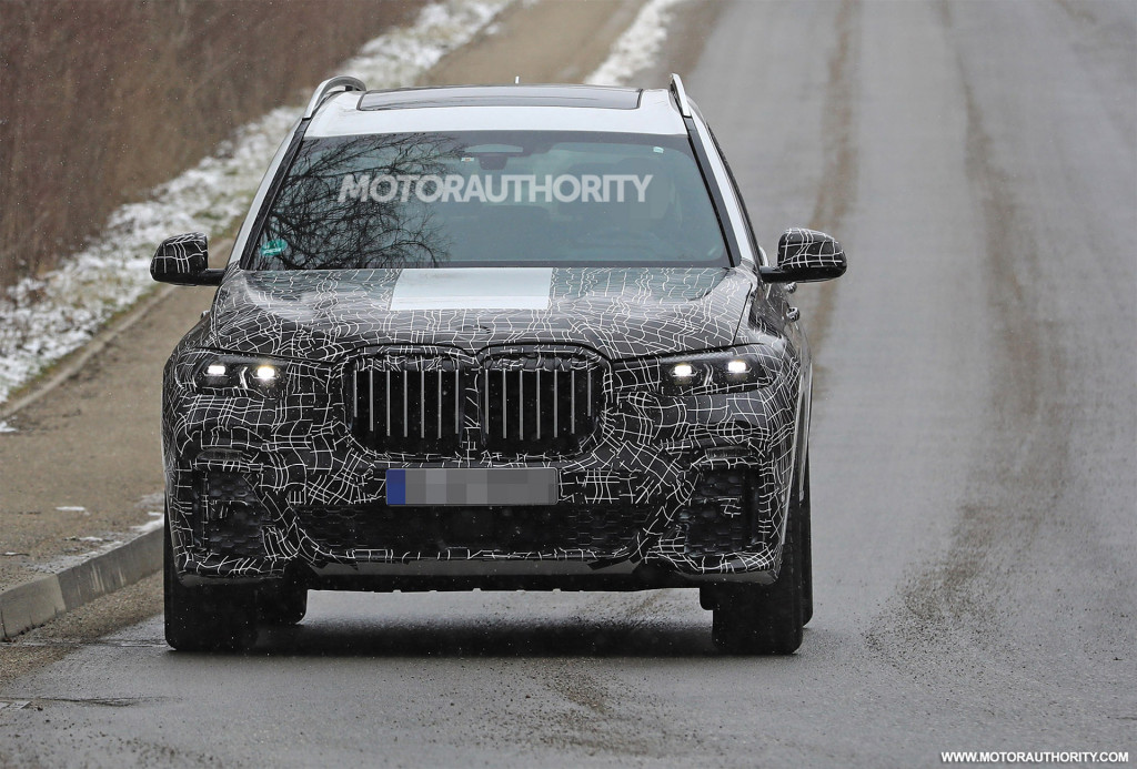 Първи СНИМКИ на серийното BMW X7