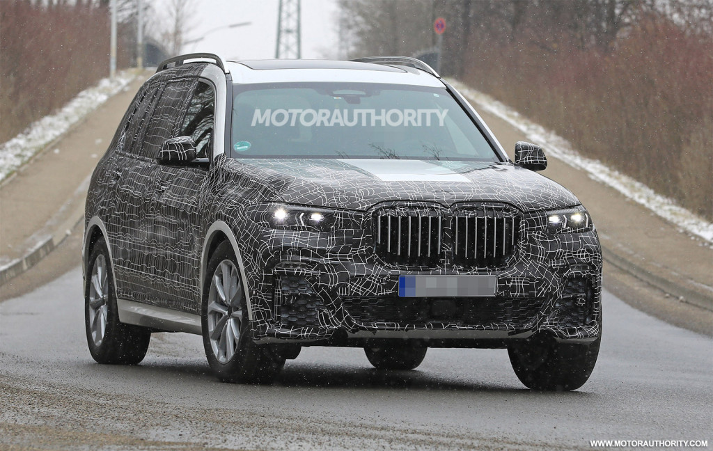 Първи СНИМКИ на серийното BMW X7