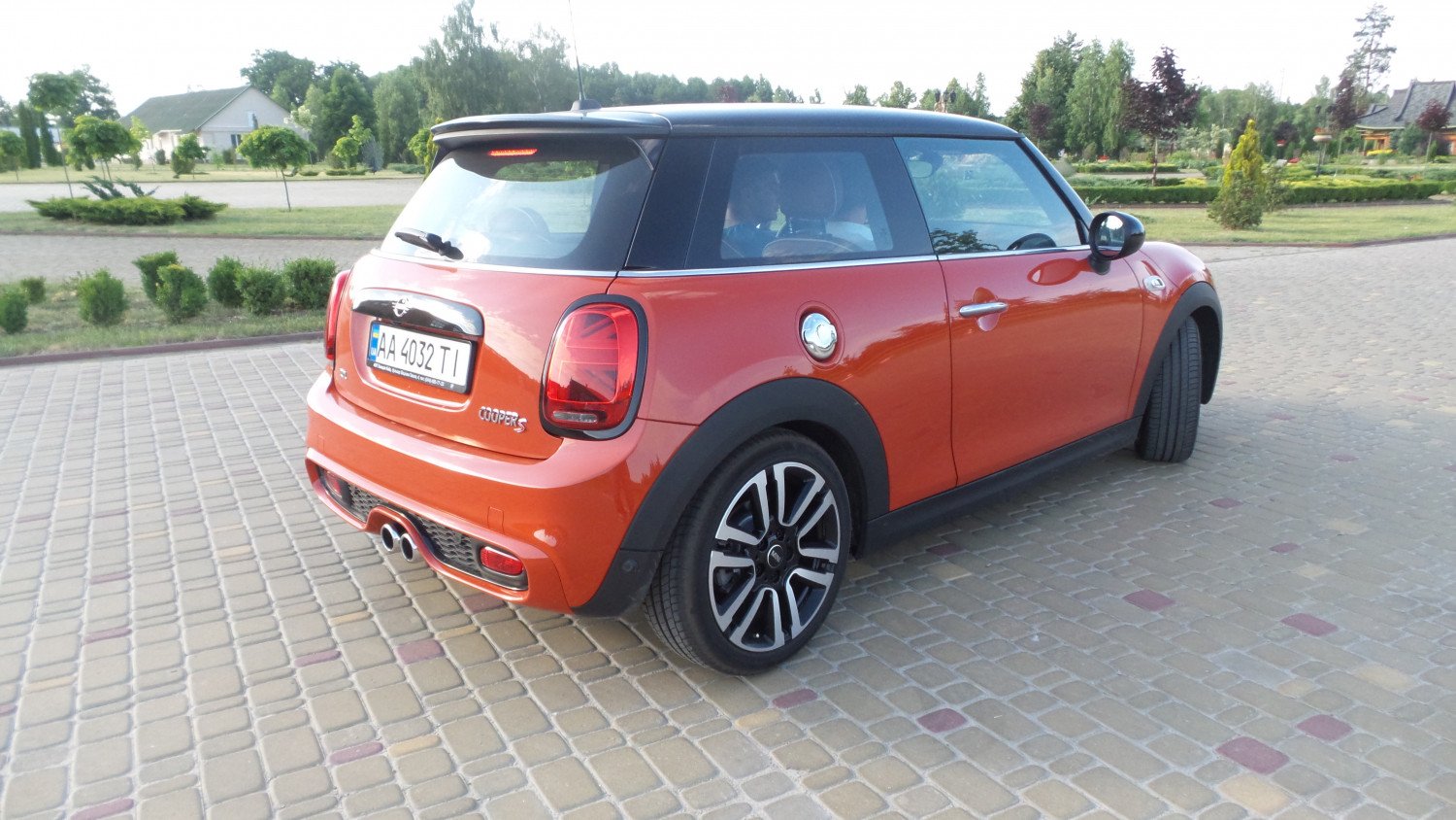 MINI Cooper S - емоции вместо скорост (СНИМКИ)