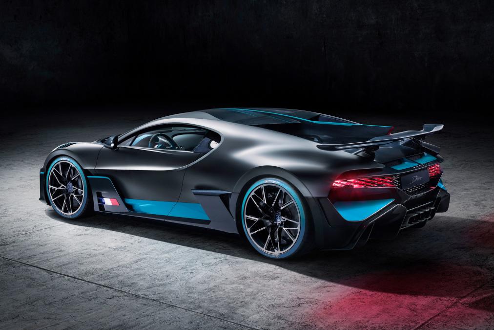 Представиха новото Bugatti Divo, най-бързата кола в света с цена от 5 милиона евро (СНИМКИ/ВИДЕО)