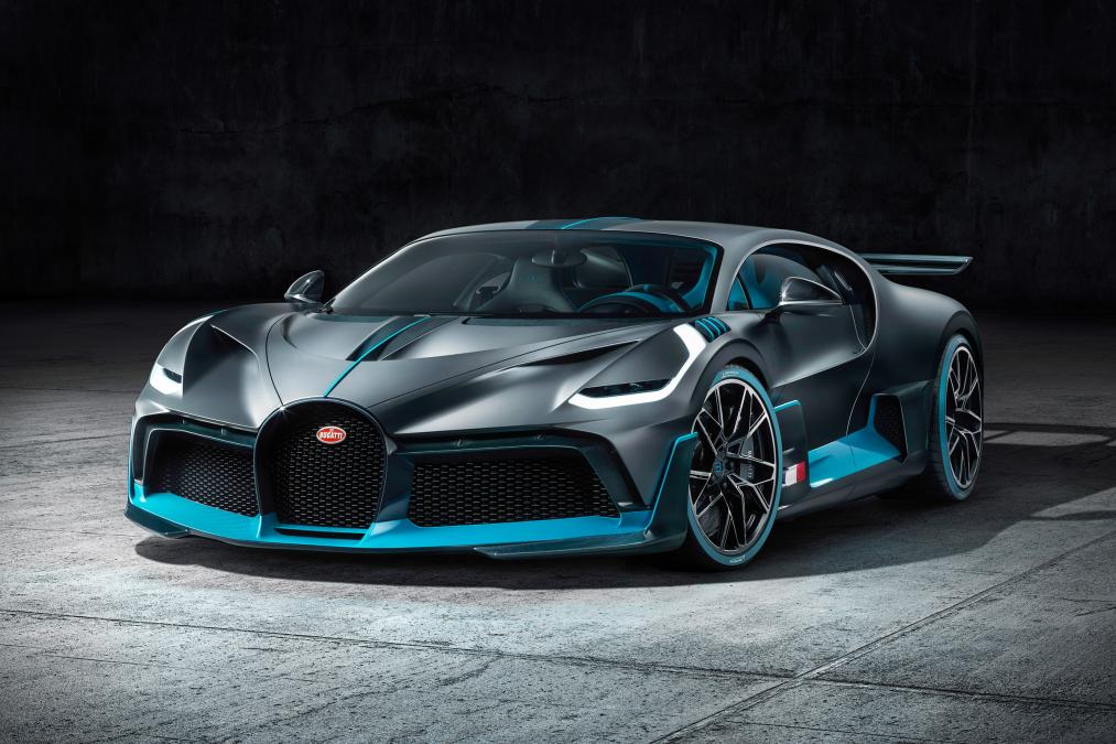 Представиха новото Bugatti Divo, най-бързата кола в света с цена от 5 милиона евро (СНИМКИ/ВИДЕО)