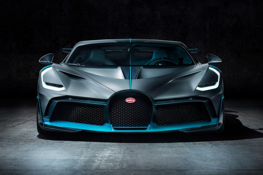 Представиха новото Bugatti Divo, най-бързата кола в света с цена от 5 милиона евро (СНИМКИ/ВИДЕО)