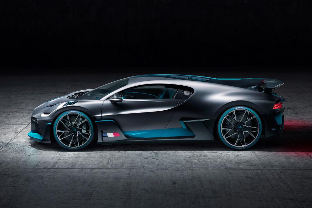 Представиха новото Bugatti Divo, най-бързата кола в света с цена от 5 милиона евро (СНИМКИ/ВИДЕО)