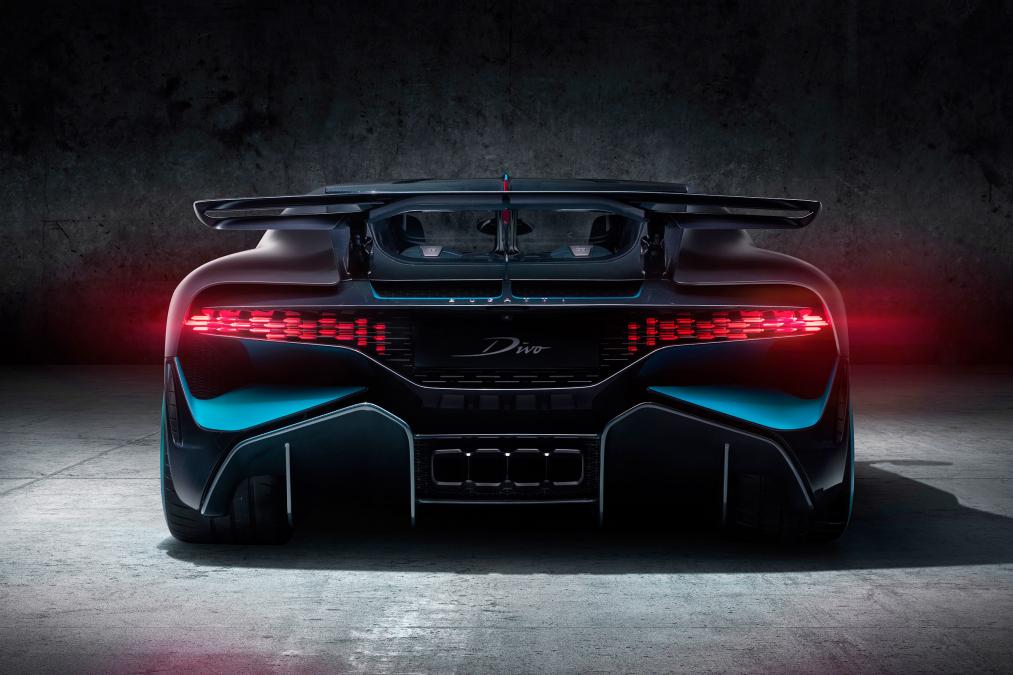 Представиха новото Bugatti Divo, най-бързата кола в света с цена от 5 милиона евро (СНИМКИ/ВИДЕО)