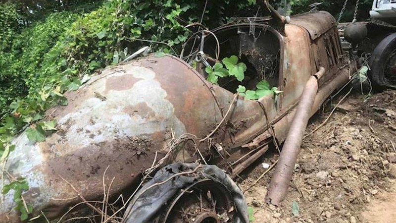 Какво може да се намери в стар гараж, който е пред разрушаване? Цяло състояние, според този късметлия! (СНИМКИ)