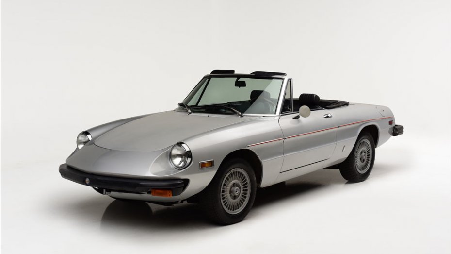 Продава се Alfa Romeo Spider на легендарния Мохамед Али. Вижте уникалния автомобил (СНИМКИ)