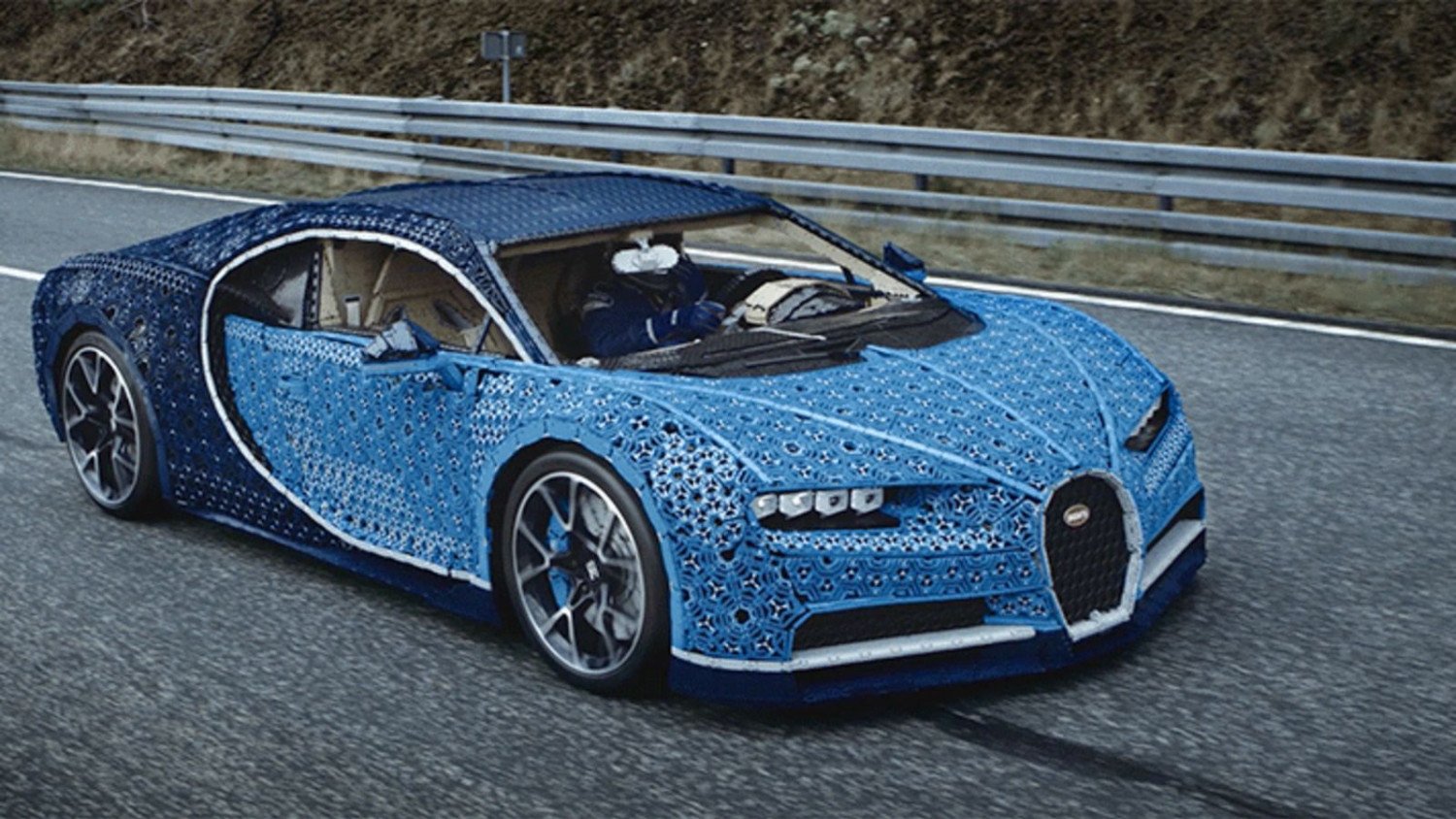 Сглобиха пълномащабен Bugatti Chiron от парченца на конструктор Lego. И може да се движи! (СНИМКИ/ВИДЕО)