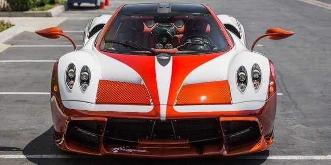 Суперавтомобил Pagani Huayra с пробег от само осем километра бе пуснат за продажба (СНИМКИ)