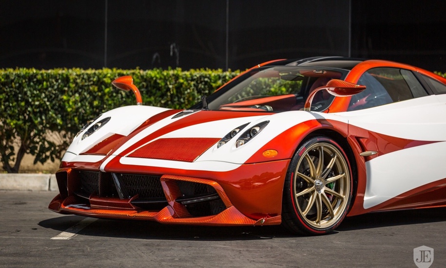 Суперавтомобил Pagani Huayra с пробег от само осем километра бе пуснат за продажба (СНИМКИ)