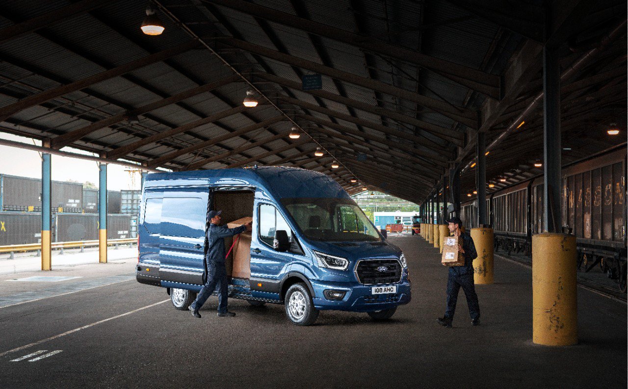 Натъпкан с умни технологии: Ford официално представи новия си Transit (СНИМКИ)