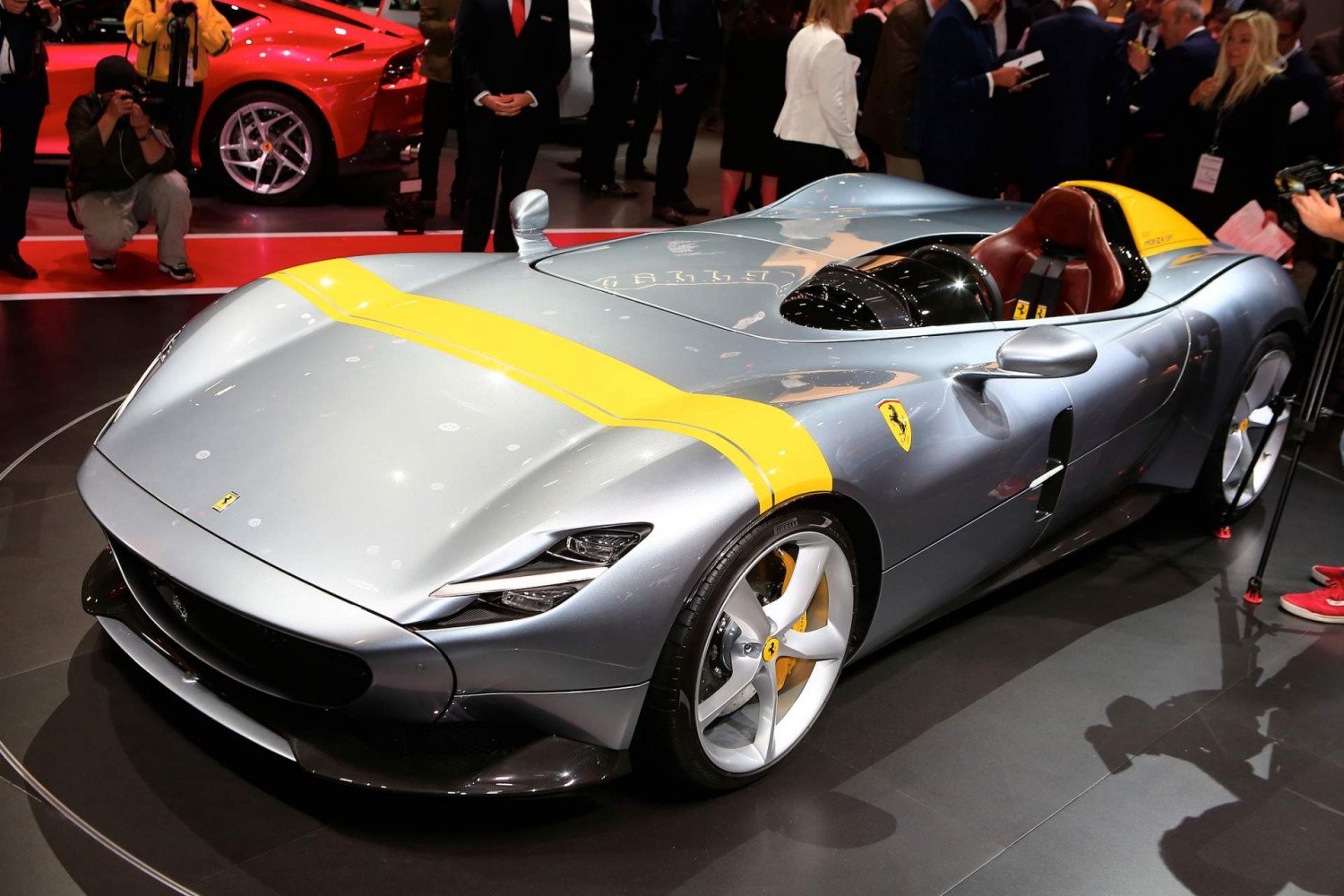 Ferrari показа новия си уникален и екстремен автомобил (СНИМКИ)