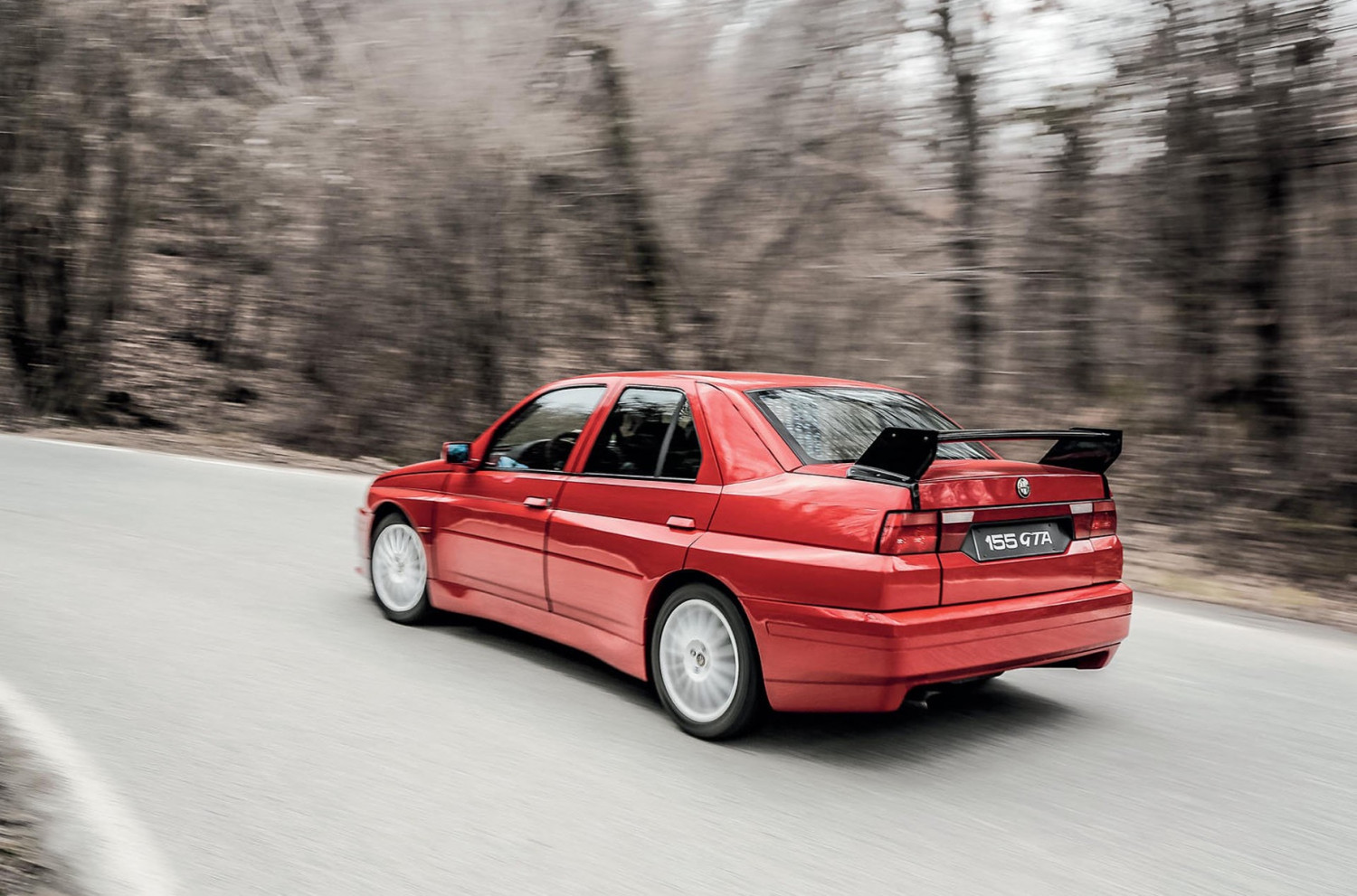 Единствената Alfa Romeo 155 GTA Stradale се продава на търг