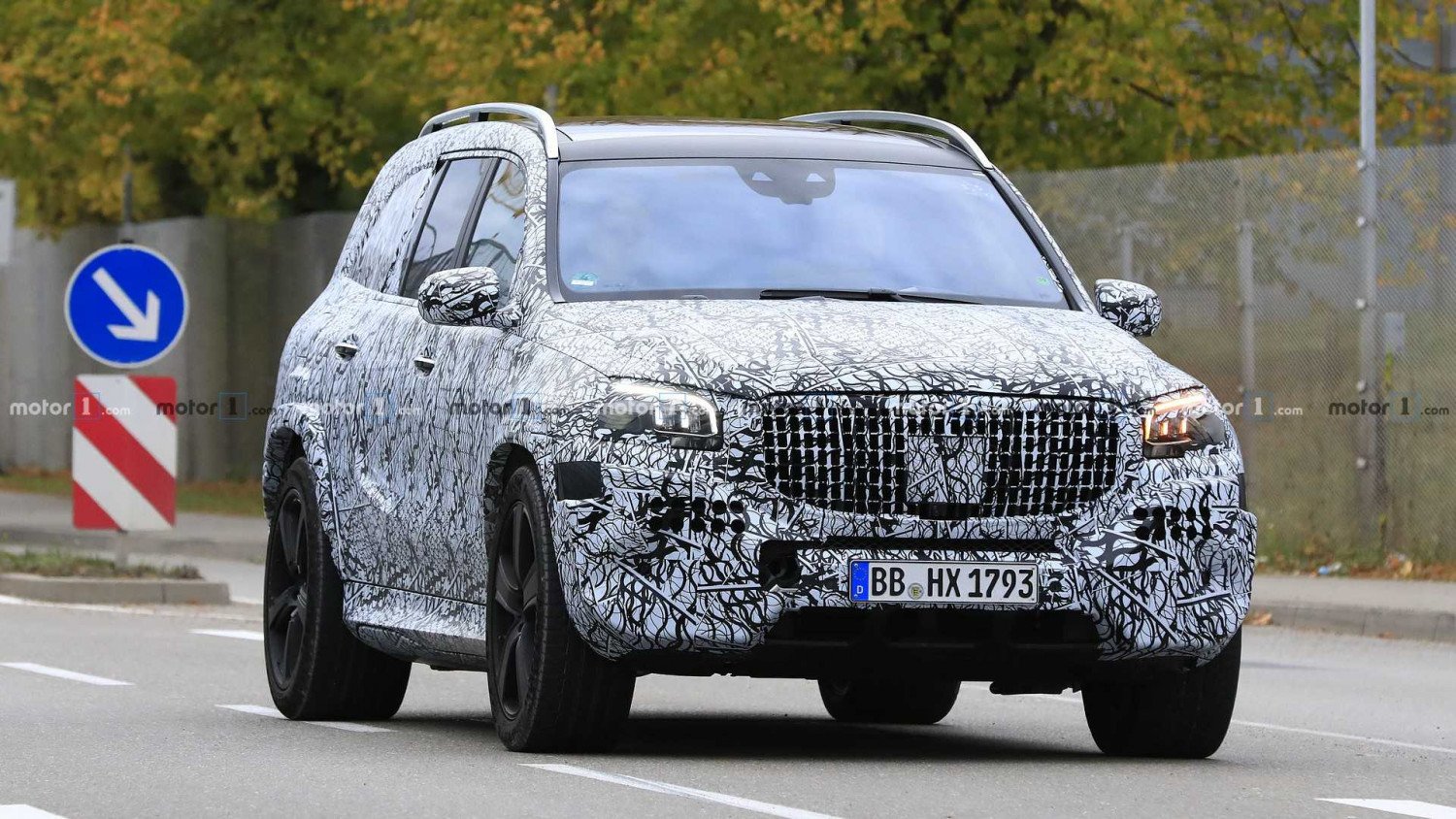 Mercedes-Maybach GLS за пръв път се появи на СНИМКИ