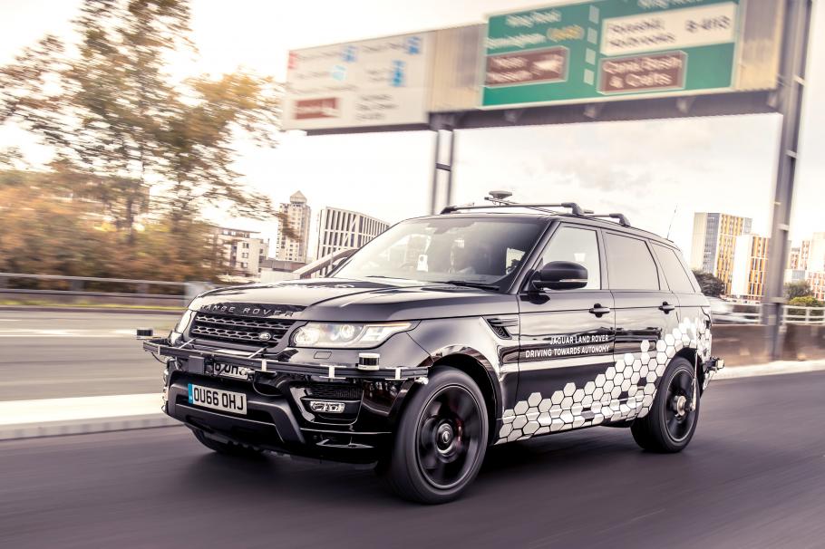 За първи път: Range Rover Sport движи без шофьор по натоварен път (СНИМКИ/ВИДЕО)