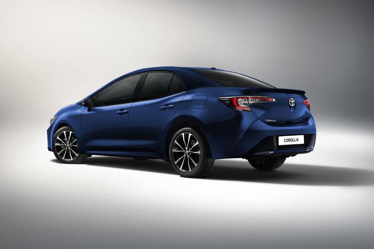 Новият седан Toyota Corolla 2019 бе разсекретен преди премиерата (СНИМКИ)