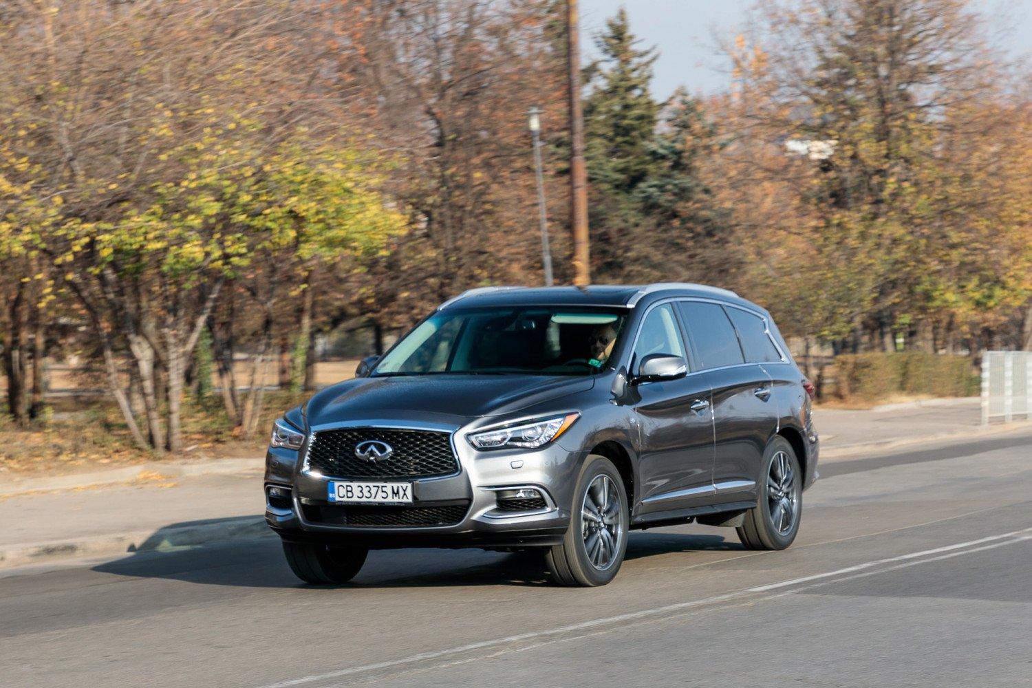 Големият Infiniti QX60 - комфортно пътуване за цялото семейство