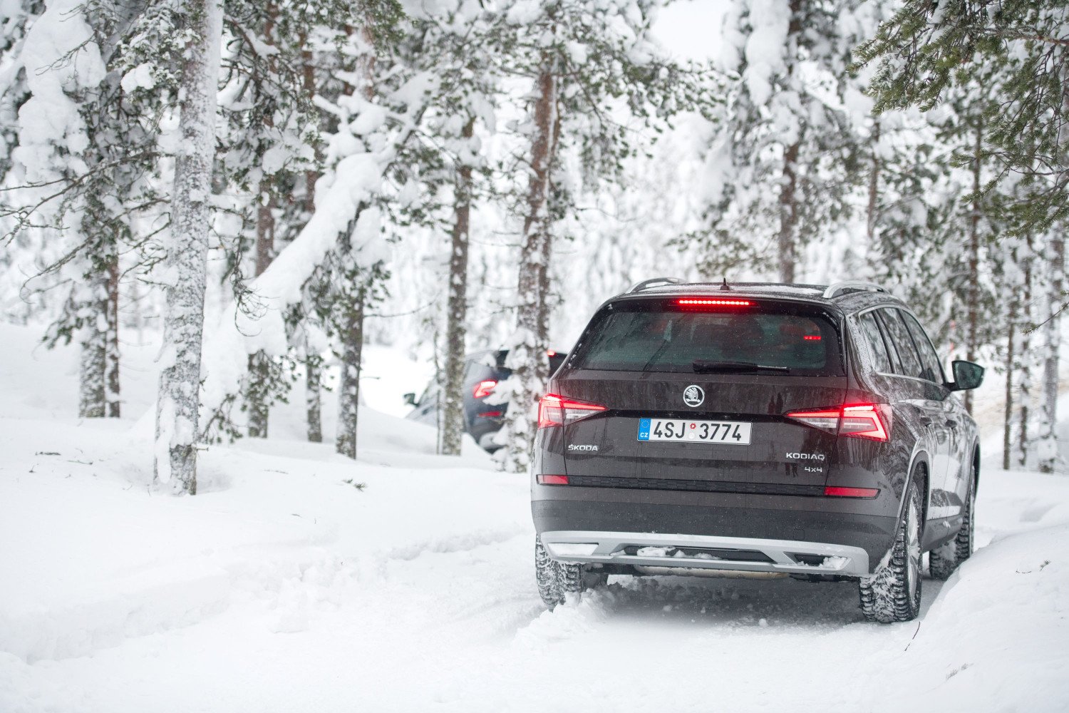 Skoda Kodiaq Scout пори преспите със задвижване 4х4 и висок просвет