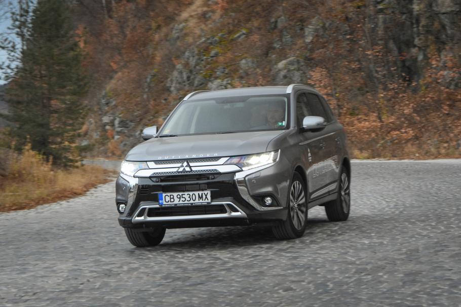 Обновеният кросовър Mitsubishi Outlander с още функции и версия със 7 места (СНИМКИ/ВИДЕО)