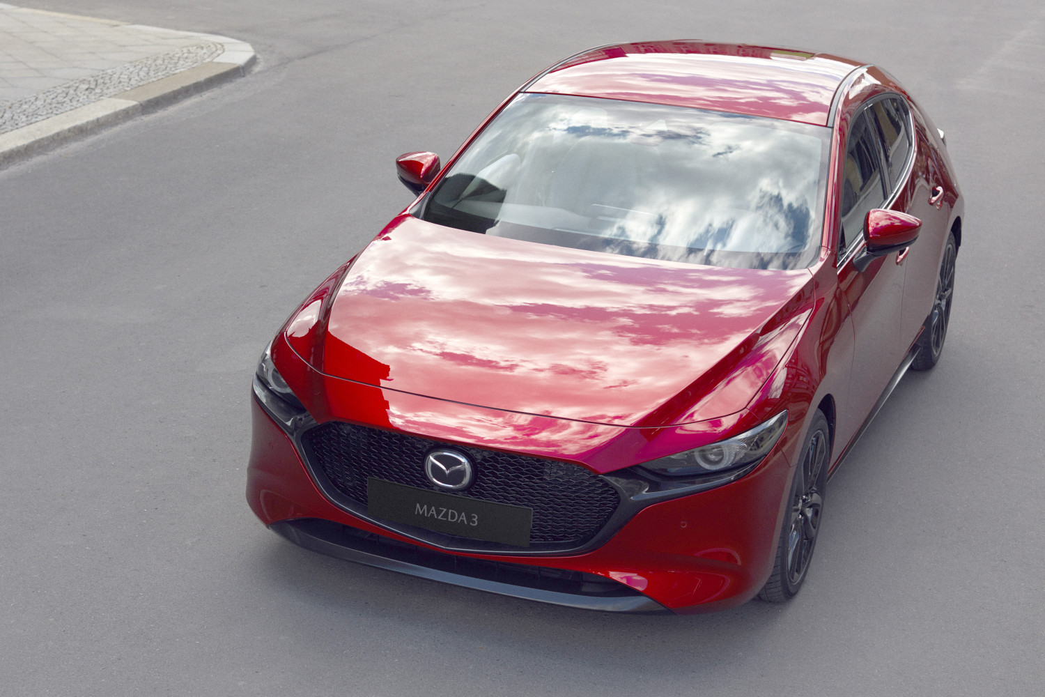 Четвъртото поколение на Mazda 3 - изтъкана от страст (СНИМКИ)