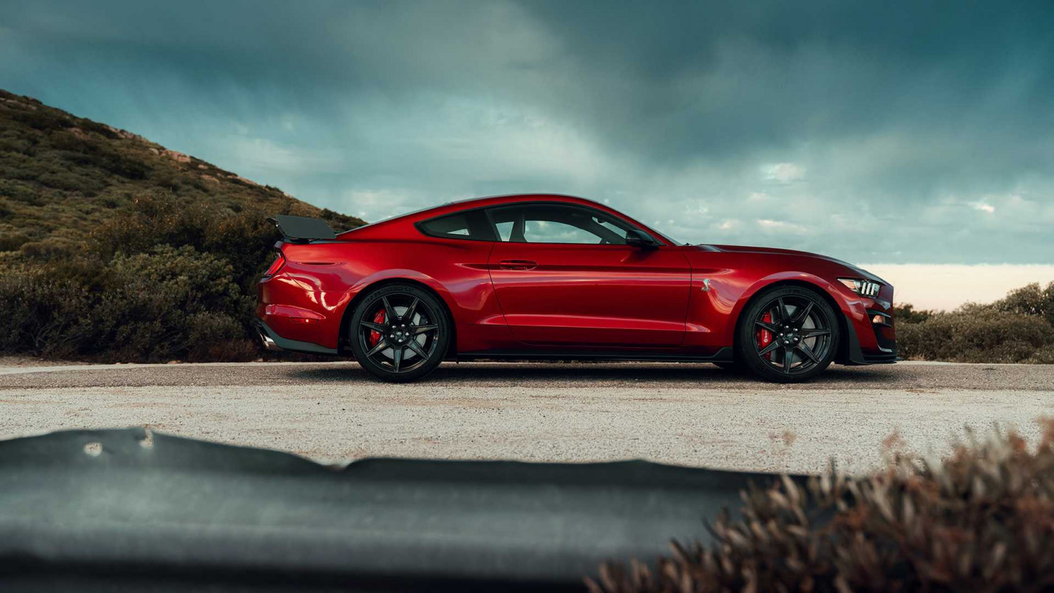 Истински звяр! Това ще е най-мощният и най-бърз сериен Ford Mustang в историята (СНИМКИ/ВИДЕО)