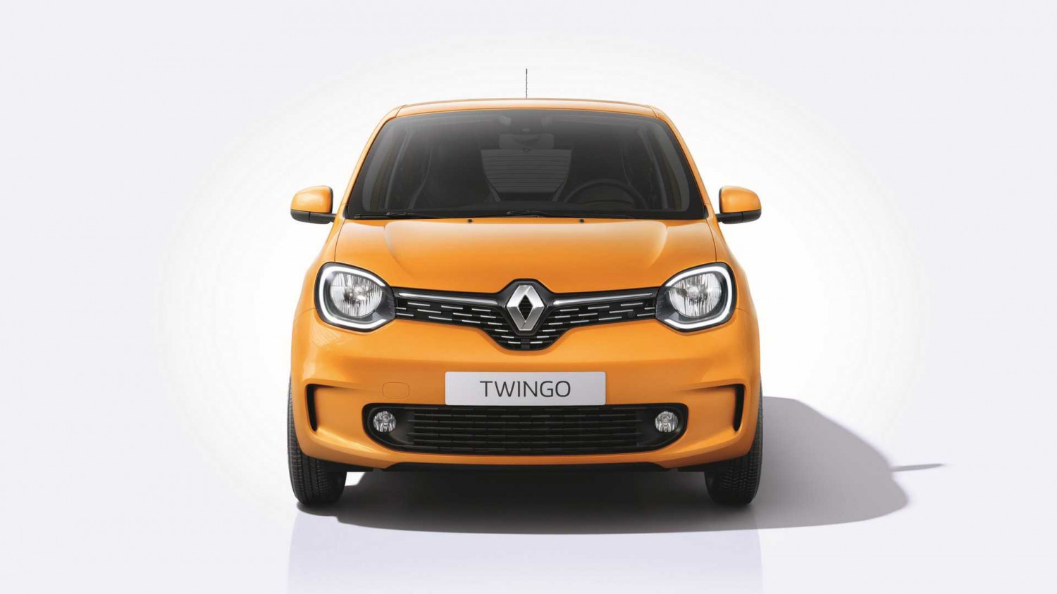 Първи официални СНИМКИ и характеристики на новия Renault Twingo