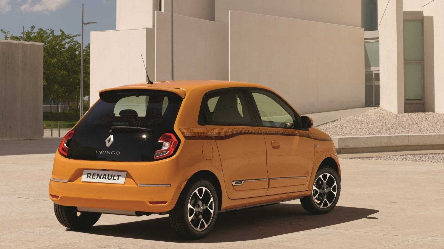 Първи официални СНИМКИ и характеристики на новия Renault Twingo