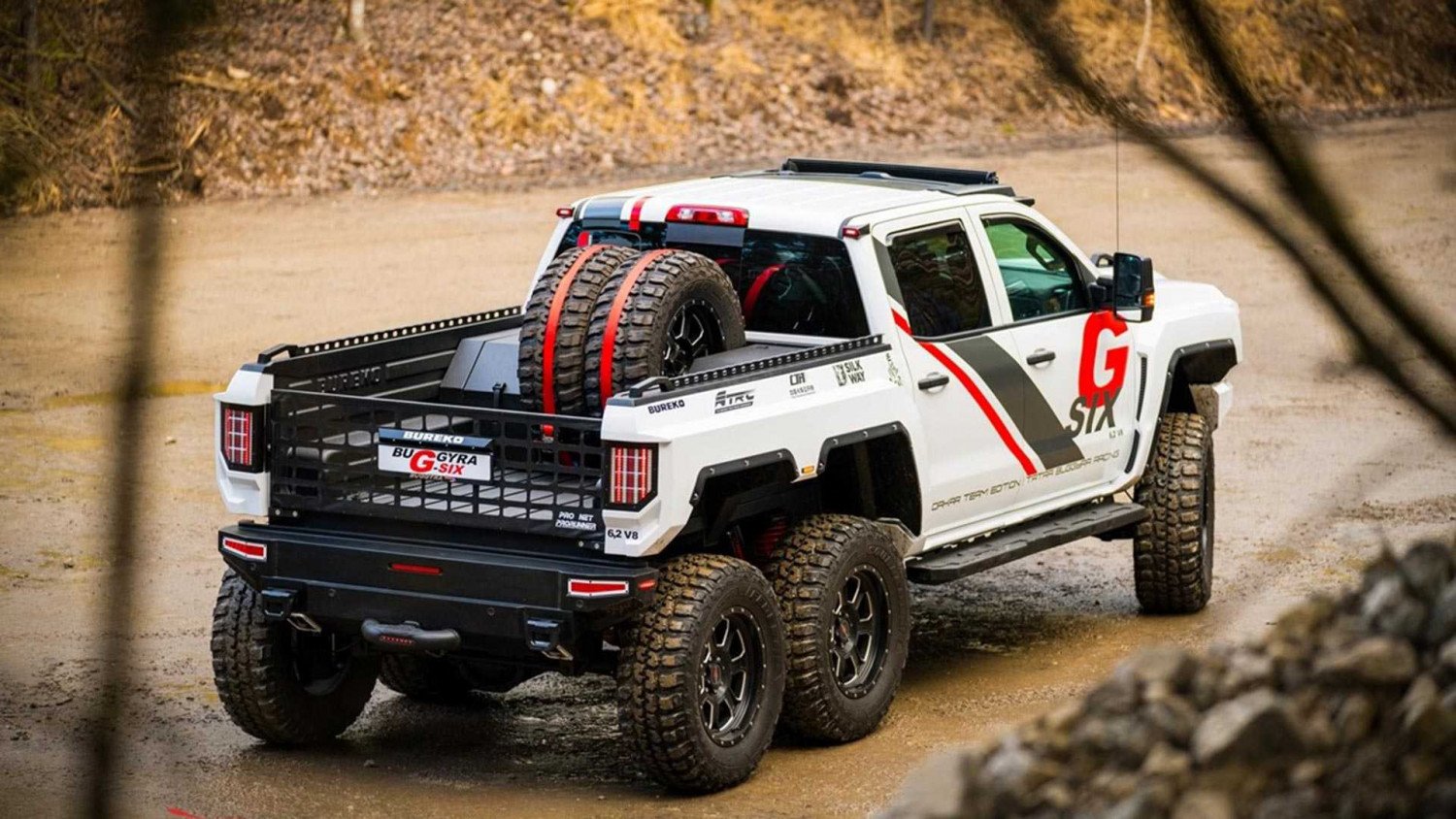 Вижте чудовището на шест колела Bureko Chevrolet Silverado 6x6 (СНИМКИ/ВИДЕО)