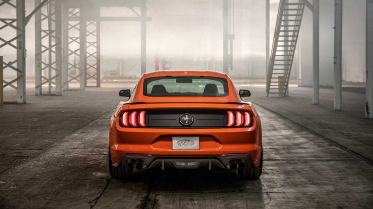 Ford представи новия Mustang 2.3L High Performance Package (СНИМКИ)