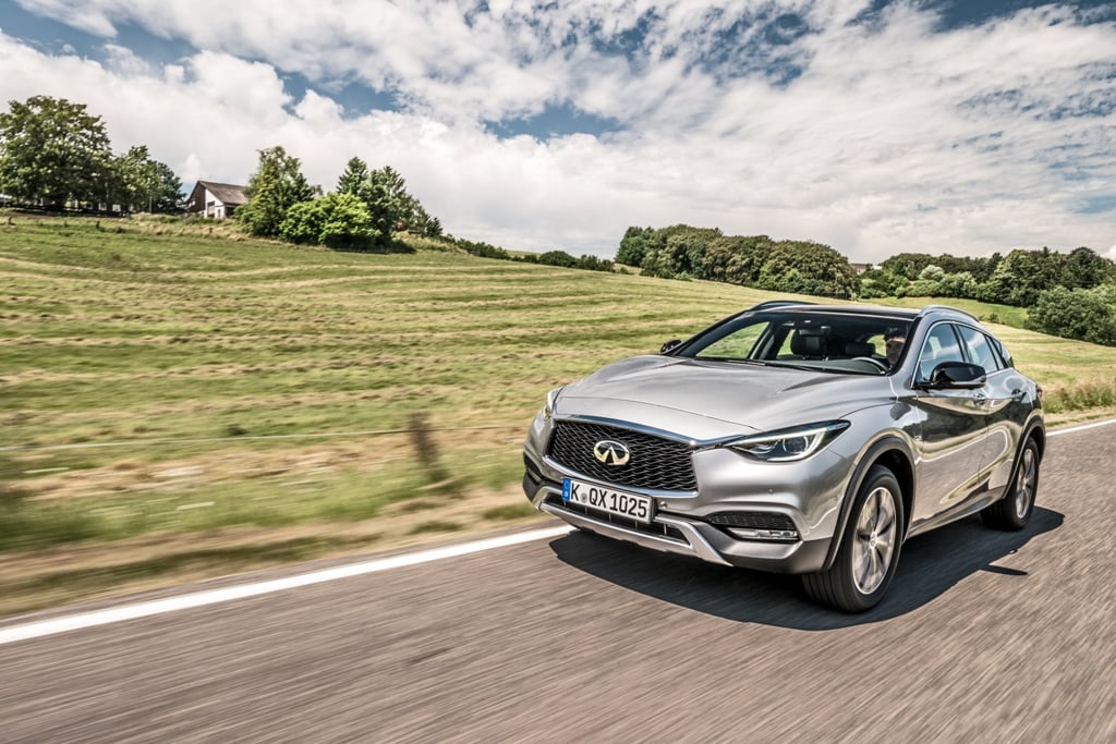 Пестеливият кросоувър Infiniti QX30 - 1000 км с 1 резервоар (СНИМКИ)