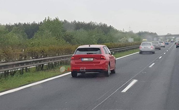 Фотошпиони заснеха за първи път новата Skoda Octavia (СНИМКИ)