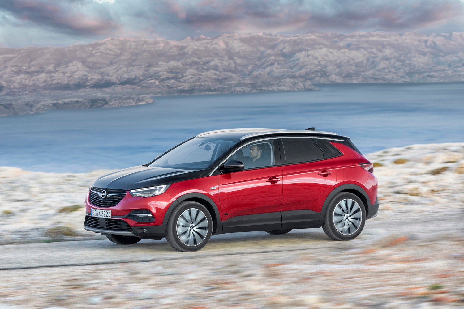 Opel Grandland X  вече е хибрид с двойно предаване