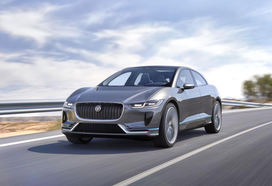 Jaguar I-PACE с три престижни награди за задвижване в Щутгарт (СНИМКИ/ВИДЕО)