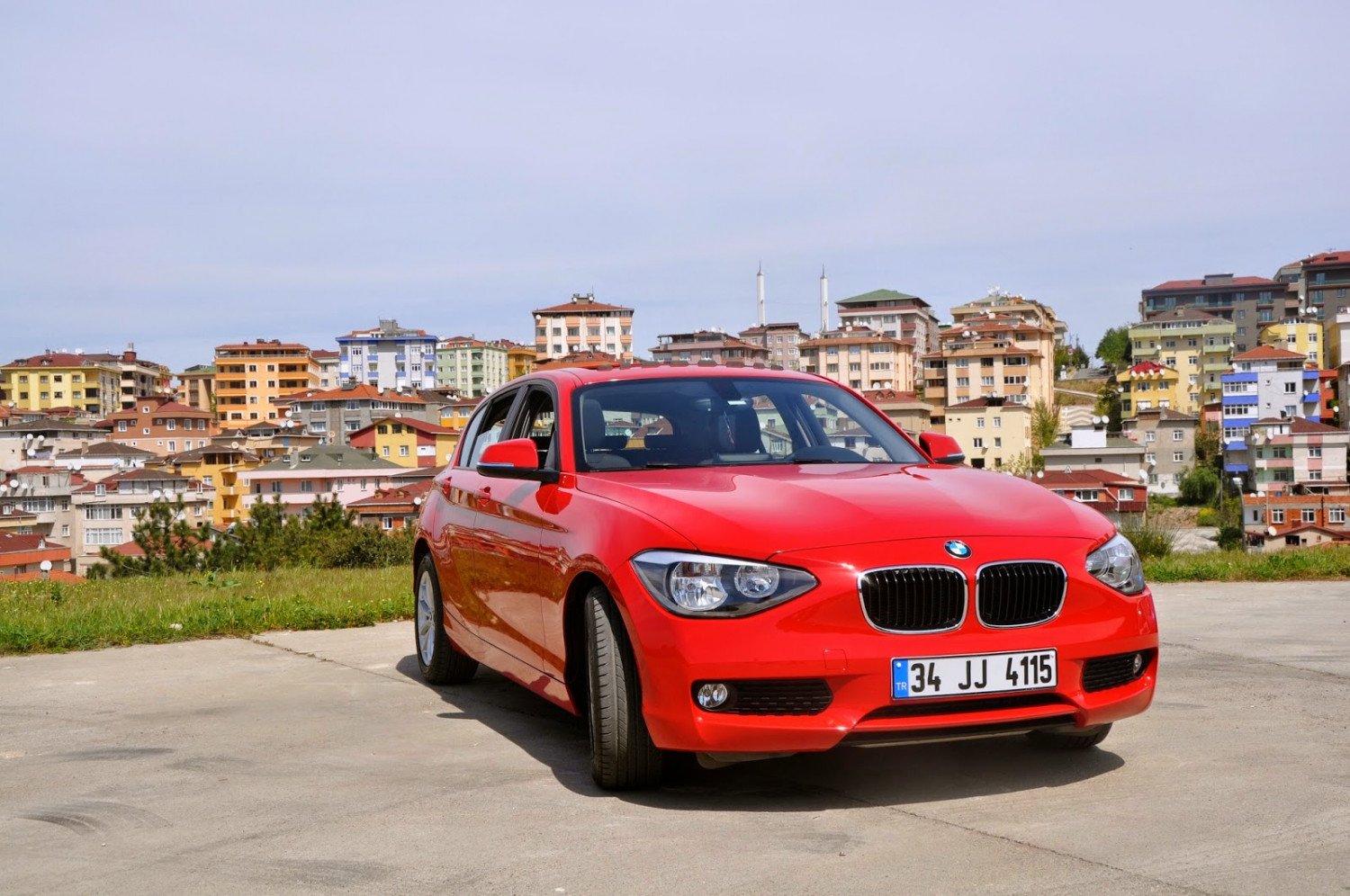 Надеждните "баварци": Списък на най-популярните автомобили на BMW (СНИМКИ)