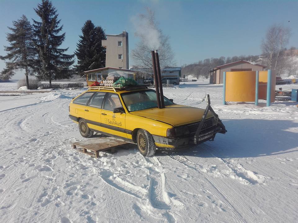 Не е за вярване, но старо Audi бе превърнато в сауна на колела (СНИМКИ/ВИДЕО)